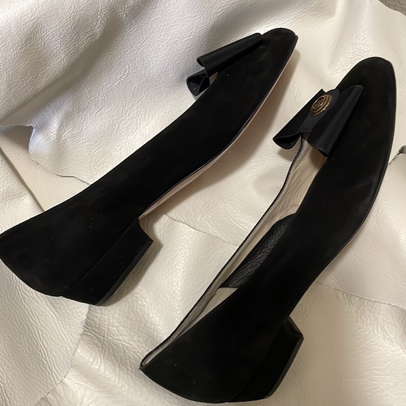 BALLY- NWOT - 8.5 - Gorgeous Black suede low heeled pumps w/grosgrain bows. - Picture 7 of 9